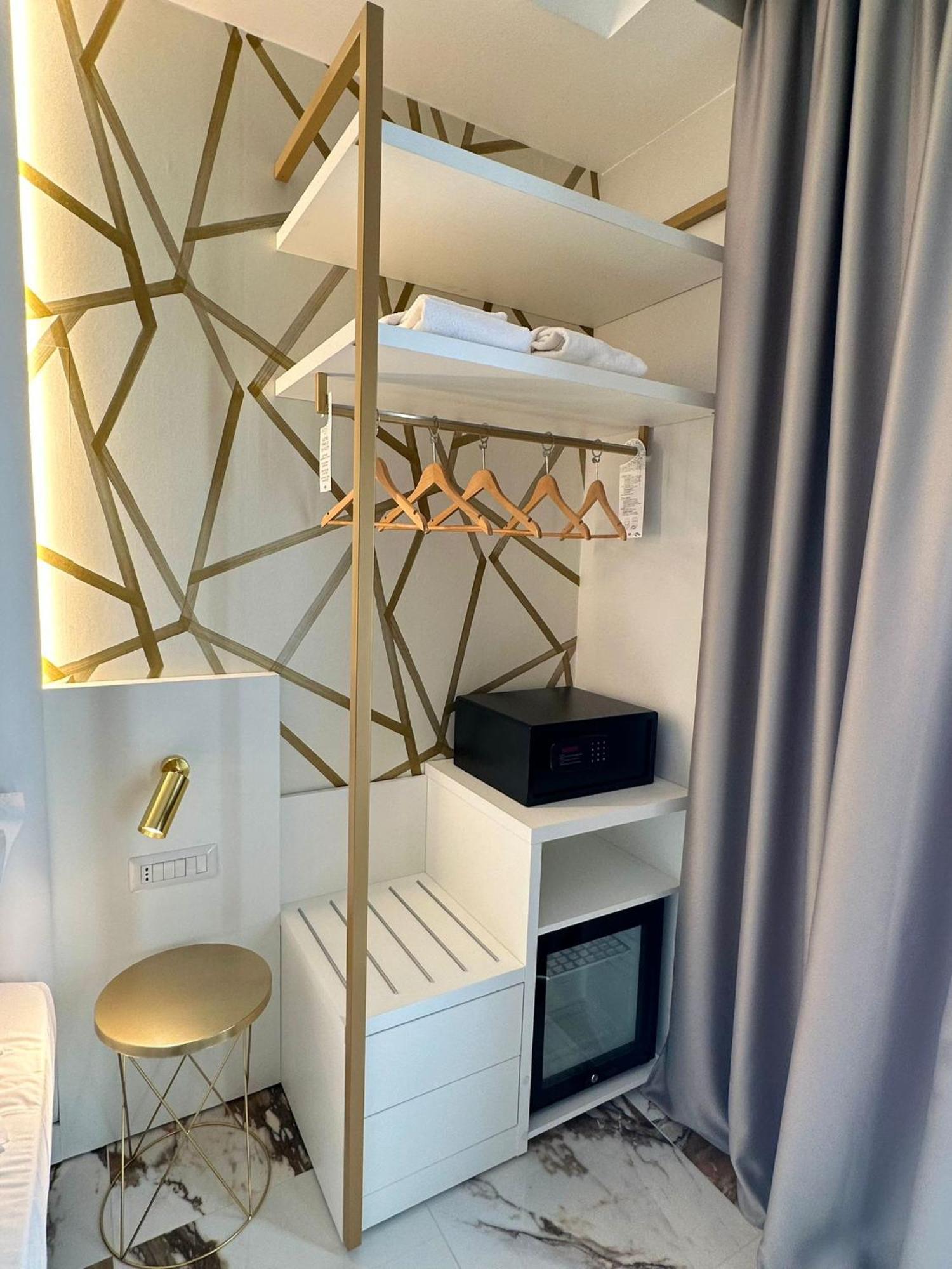 Hotel Cenisio Rimini Bagian luar foto